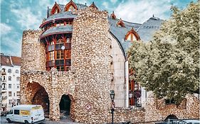 Deluxe Swan Stone Castle Apartment